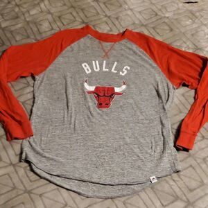 Chicago Bulls Red and Gray Raglan Shirt Majestic Large Baseball Jersery